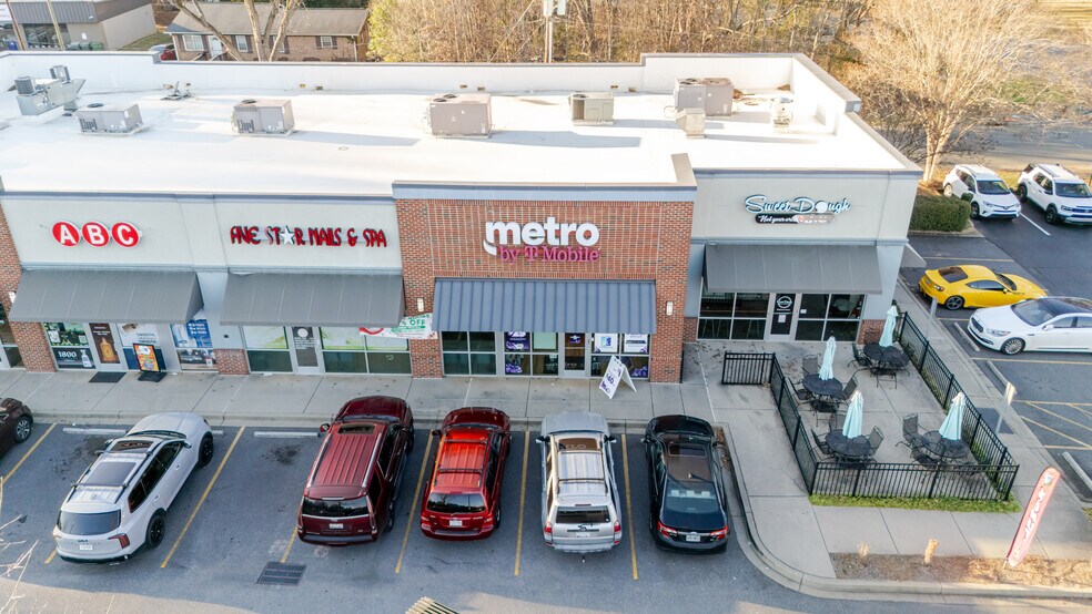 More Photos Of 400 Dobys Bridge Rd, Fort Mill Storefront Retail Office For Lease