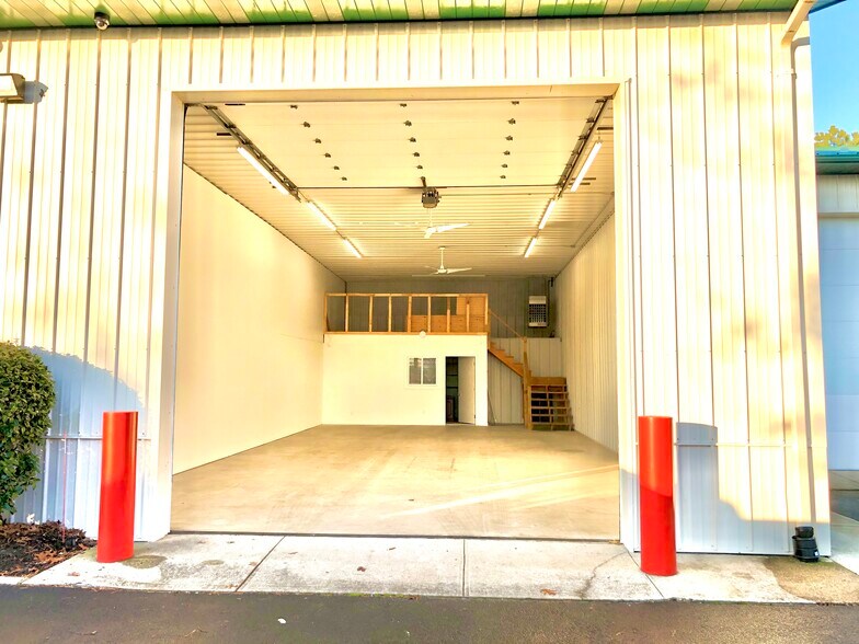 Primary Photo Of 1 Commercial Park Rd, Quogue Warehouse For Lease