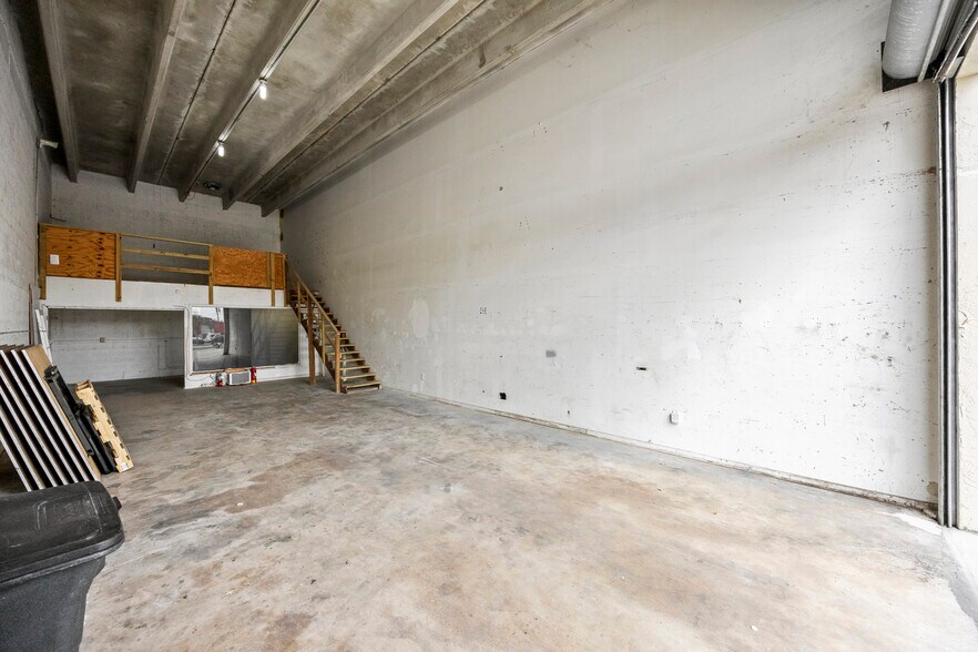 More Photos Of 1209 Gateway Rdg, Lake Park Warehouse For Sale