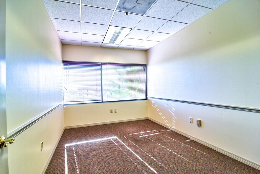 More Photos Of 1150 Cleveland St, Clearwater Office For Lease