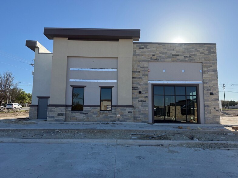More Photos Of 1012 Municipal Dr, Leander Storefront For Sale