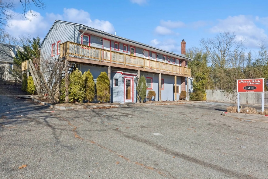 Primary Photo Of 87 North Rd, Hampton Bays Storefront Retail Residential For Sale