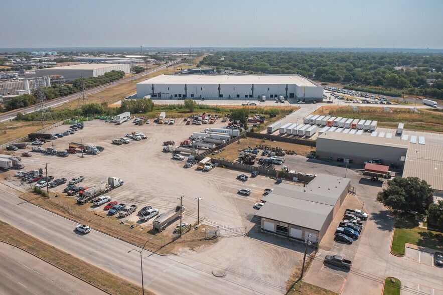 More Photos Of 3900 N Beach St, Haltom City Warehouse For Sale