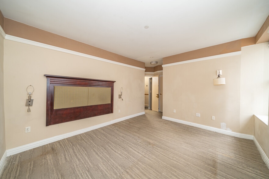 More Photos Of 129 W 46th St, New York Hotel For Sale