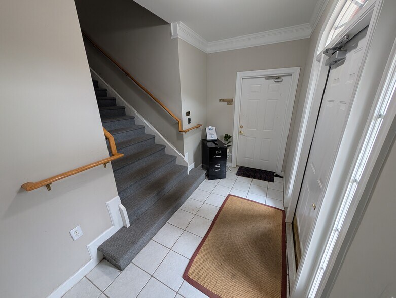 More Photos Of 6511 Creedmoor Rd, Raleigh Office For Lease