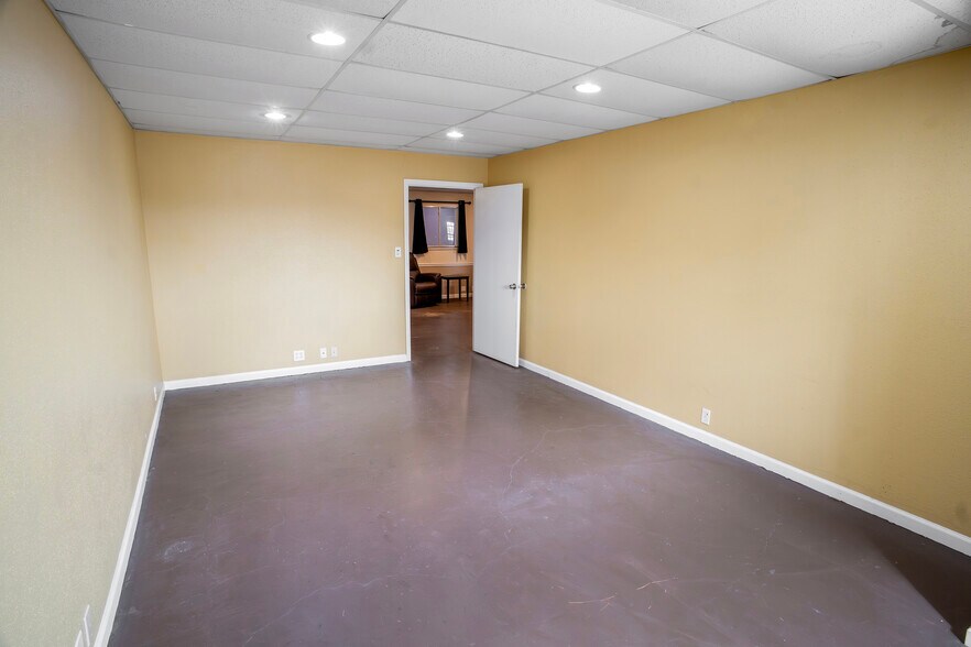 More Photos Of 910 Brenda St, Houston Warehouse For Sale