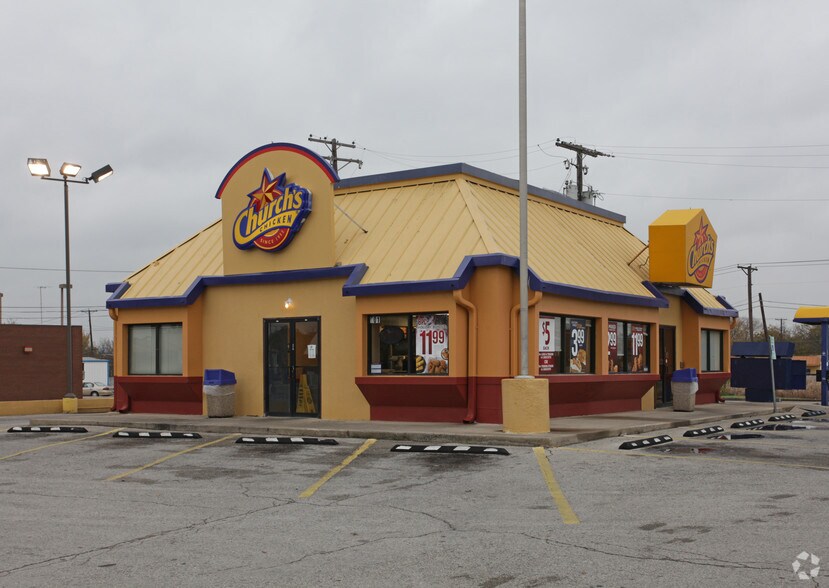 Primary Photo Of 901 E Main St, Grand Prairie Fast Food For Lease