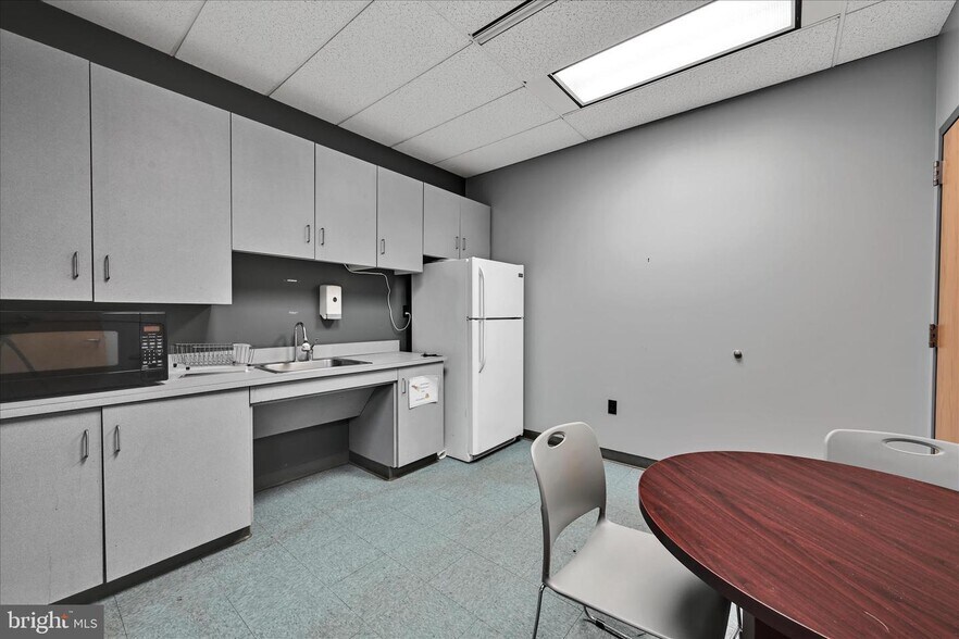 More Photos Of 19 N 6th St, Reading Office For Lease