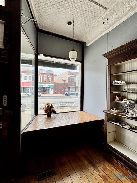 More Photos Of 123 N Michigan Ave, Edgerton Storefront Retail Office For Sale