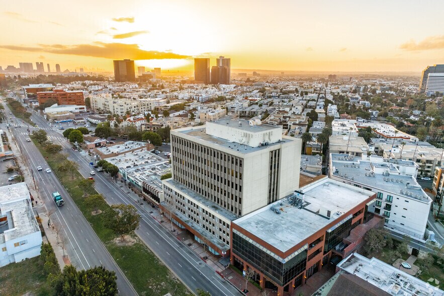 More Photos Of 11980 San Vicente Blvd, Los Angeles Medical For Lease