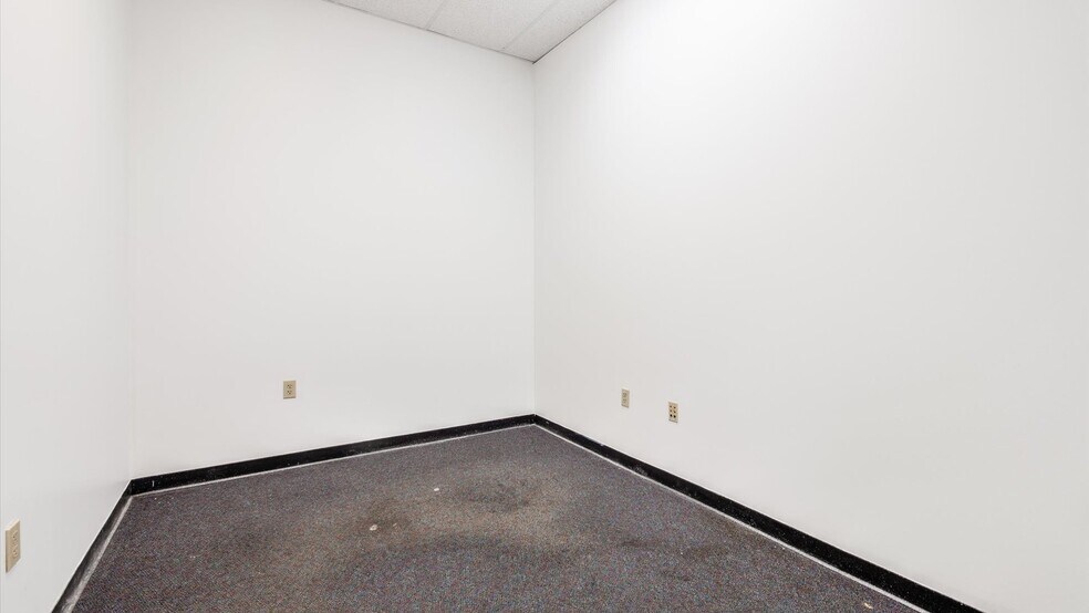 More Photos Of 61600-61690 Southgate Rd, Cambridge Unknown For Lease