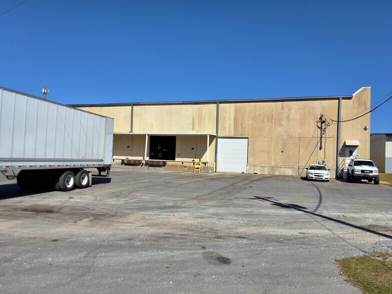 More Photos Of 9970 N Old Palafox Hwy, Pensacola Distribution For Lease