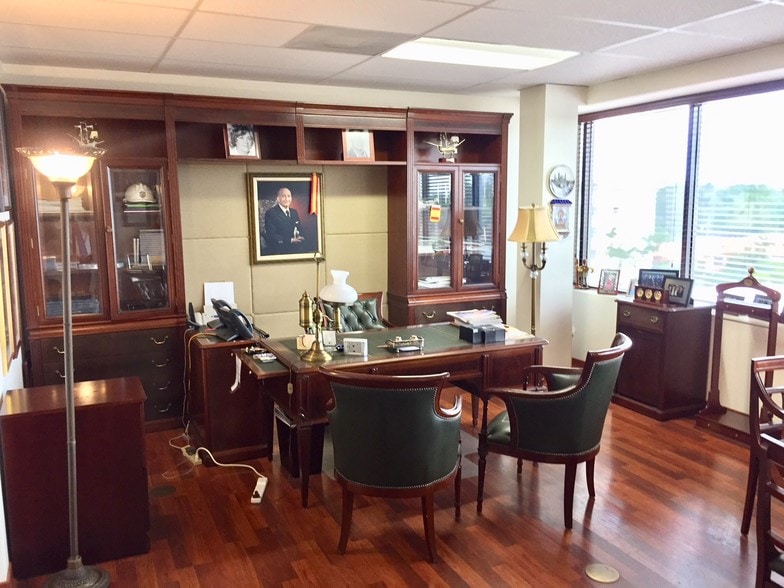 More Photos Of 2620 SW 27th Ave, Miami Office For Lease