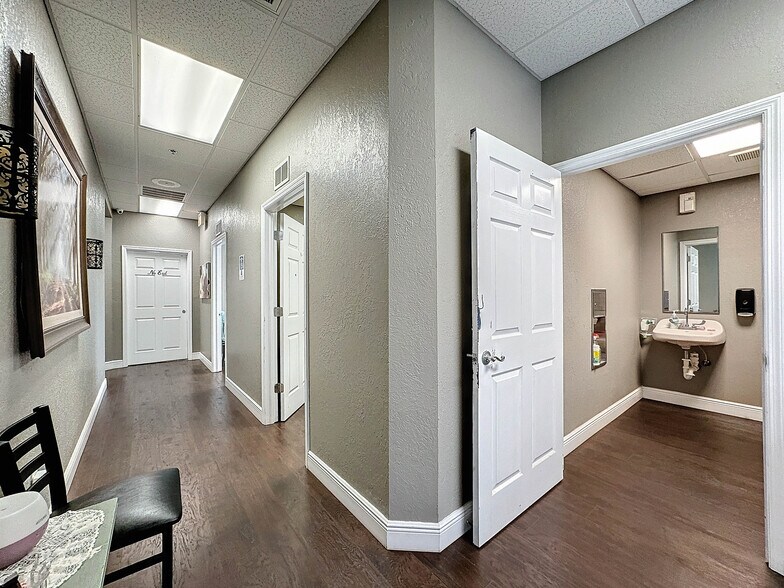 More Photos Of 224 Mariner Blvd, Spring Hill Medical For Sale