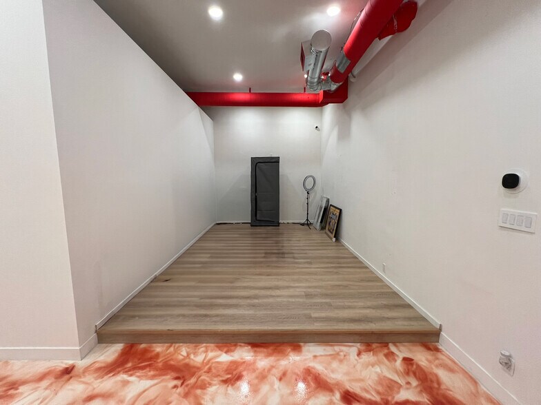 More Photos Of 413 N Moss St, Burbank Light Manufacturing For Sale