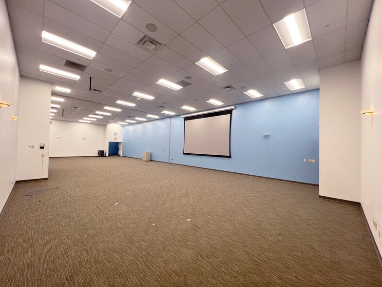 More Photos Of 220 W Schrock Rd, Westerville Office For Sale