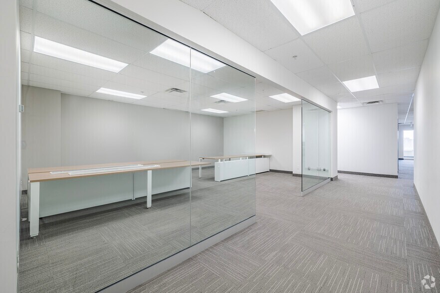 More Photos Of 255 Boul Crémazie E, Montréal Office For Lease