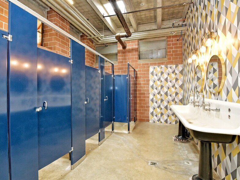 More Photos Of 414 Vera Cruz, San Antonio Warehouse For Lease