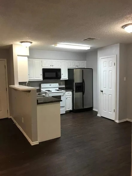 More Photos Of 8201 Riverstone Dr, Austin Multifamily For Sale