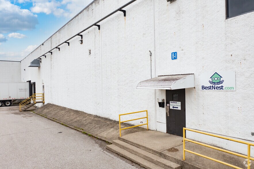 More Photos Of 4000-4024 Precision Dr, Cincinnati Manufacturing For Lease