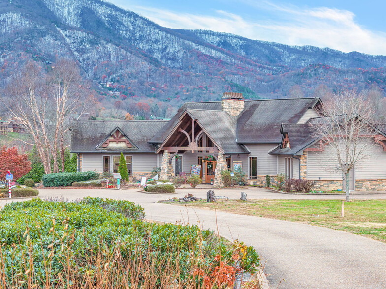 Primary Photo Of 3293 Wears Valley Rd, Sevierville Lodge Meeting Hall For Sale