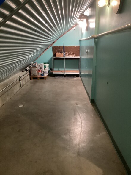 More Photos Of 360 E State Line Rd, Toledo Light Manufacturing For Lease