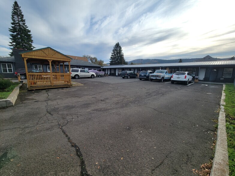 More Photos Of 2116 Adams Ave, La Grande Hotel For Sale