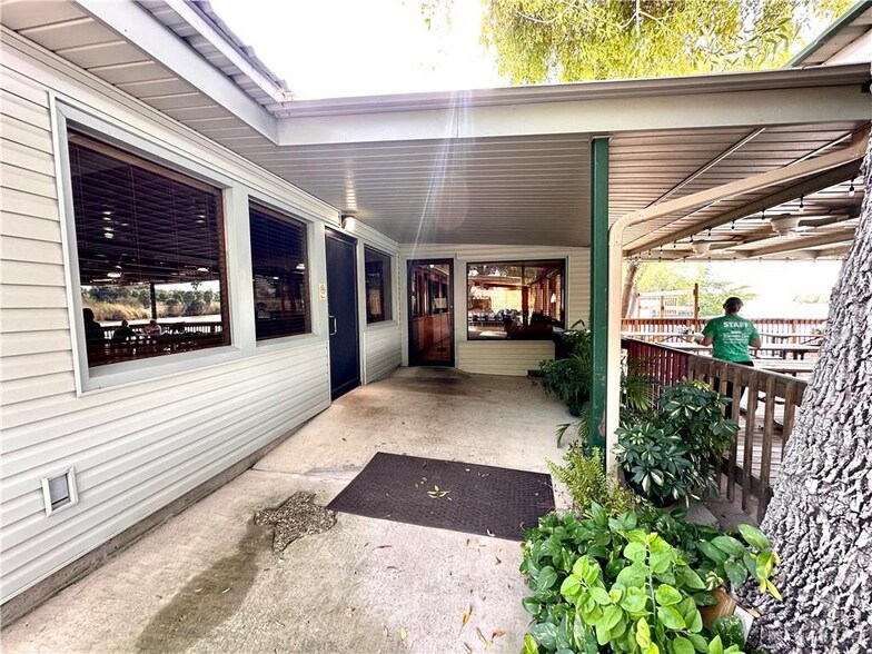 More Photos Of 214 E Chimney Rd, Mission Restaurant For Sale