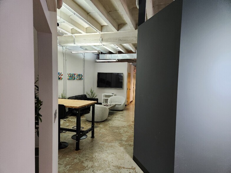 More Photos Of 1307 W Morehead St, Charlotte Office For Lease
