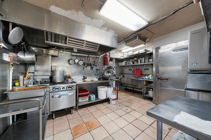 More Photos Of 201 W Whittier Blvd, Montebello Freestanding For Sale