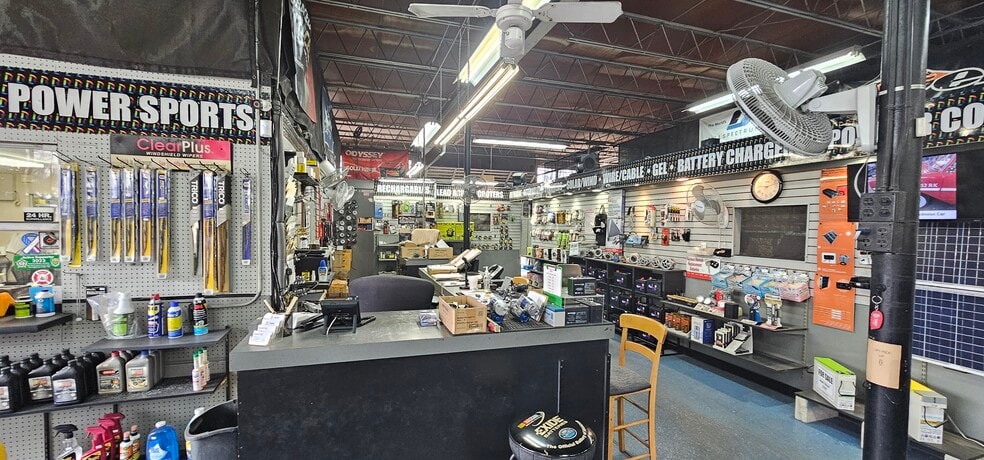 More Photos Of 747 Barnett Dr, Lake Worth Light Distribution For Sale