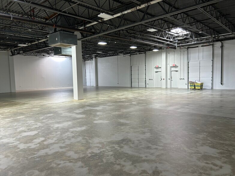 More Photos Of 4230 Forbes Blvd, Lanham Showroom For Lease