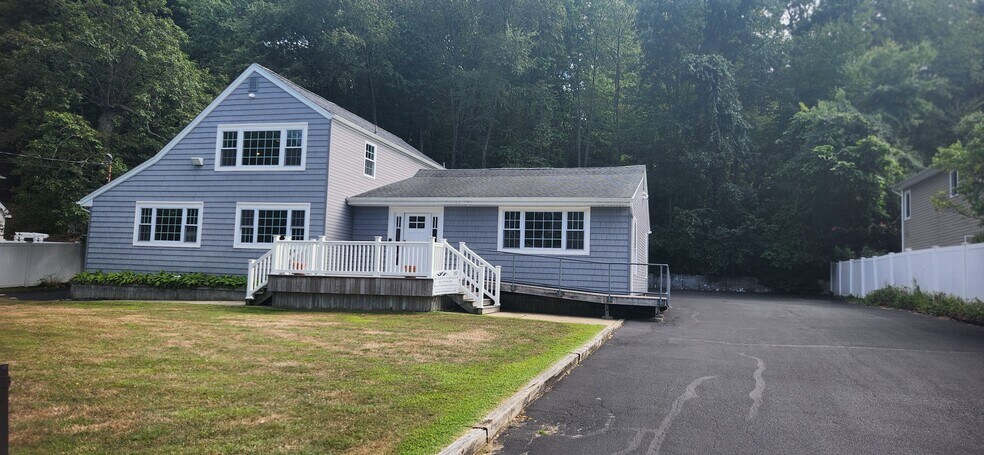 More Photos Of 410 E Main St, Centerport Office Residential For Sale