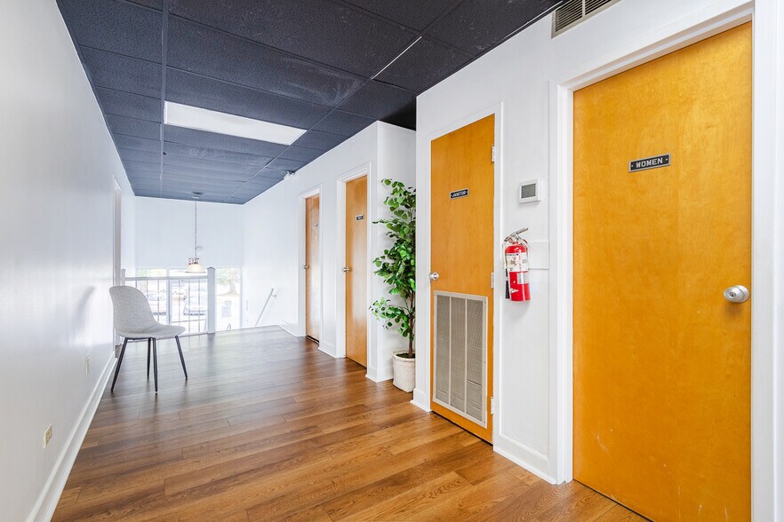 More Photos Of 210 N McDuffie St, Anderson Office For Sale