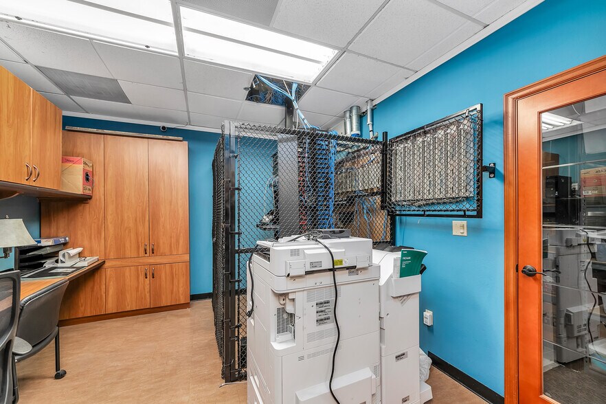 More Photos Of 2860 E Thousand Oaks Blvd, Thousand Oaks Office For Lease