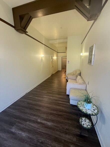 More Photos Of 990-992 Greentree Rd, Pittsburgh Storefront Retail Office For Lease