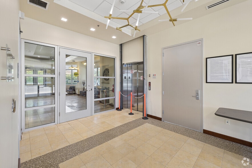 More Photos Of 5000 Commerce Dr, Bakersfield Medical For Sale