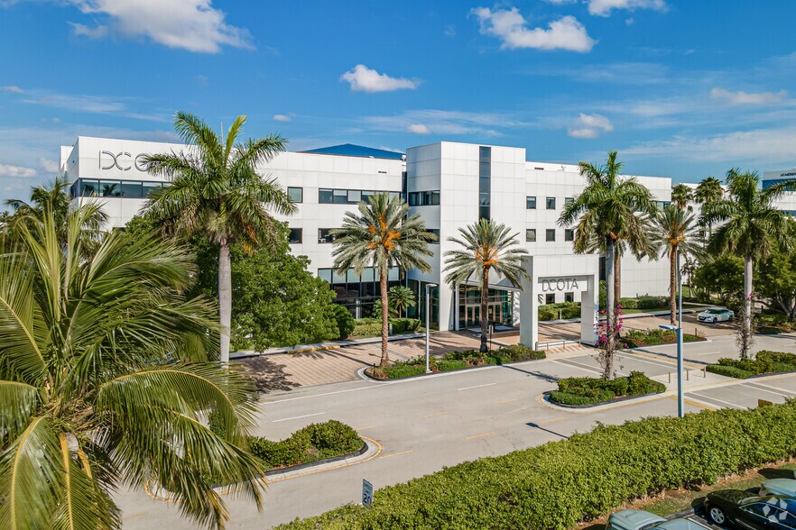 More Photos Of 1855 Griffin Rd, Dania Beach Office Residential For Lease