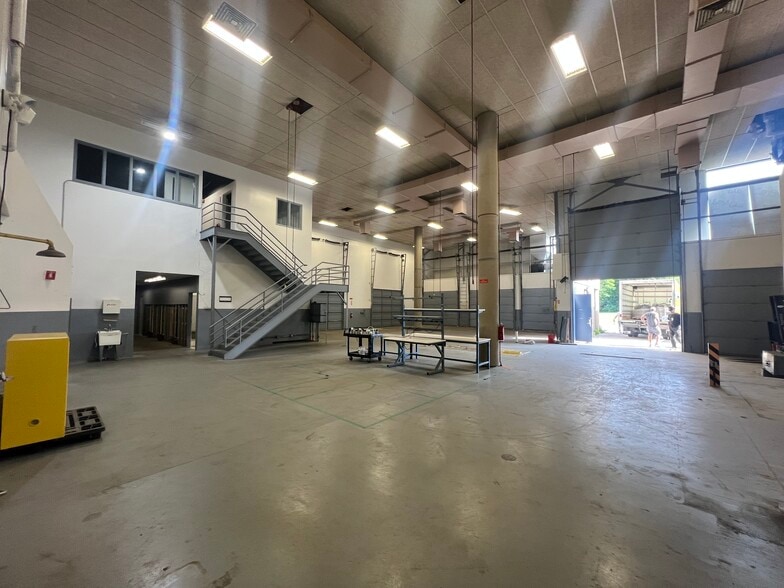 More Photos Of 275 Portsmouth Ave, Stratham Light Manufacturing For Sale