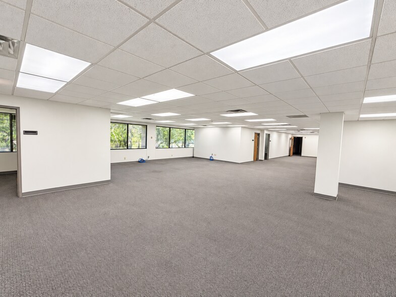 More Photos Of 6501 E Commerce Ave, Kansas City Office For Sale