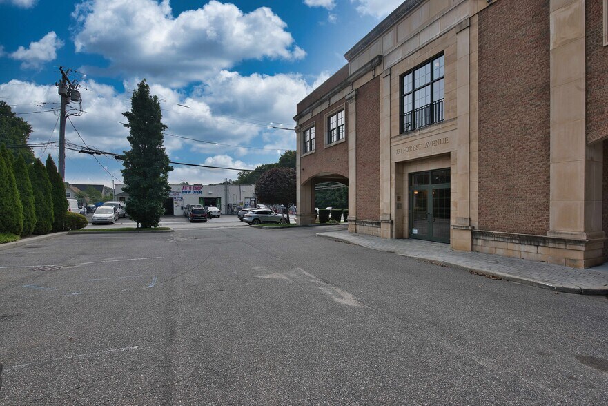 More Photos Of 330 Forest Ave, Locust Valley Medical For Lease
