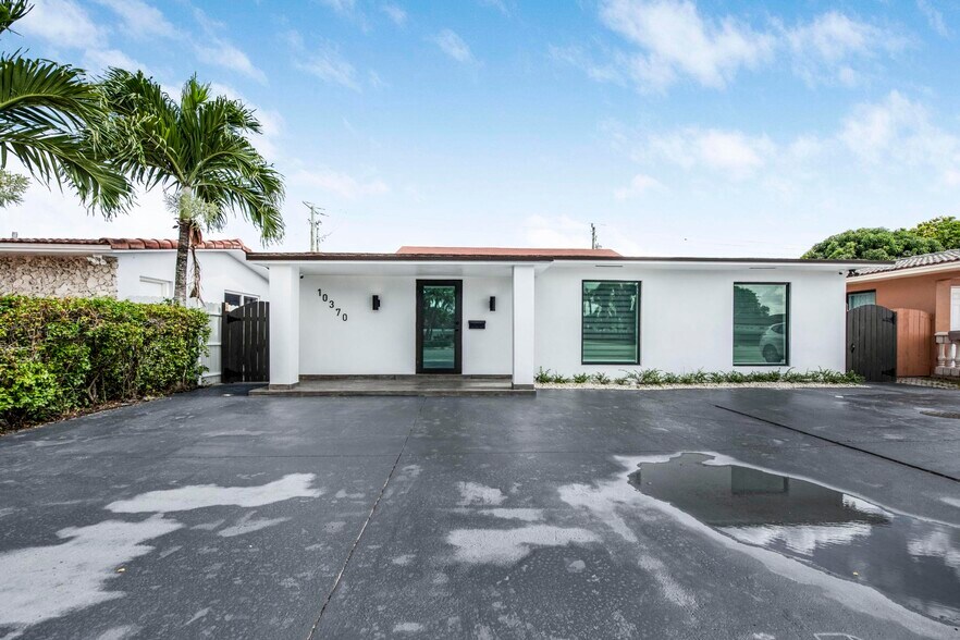 Primary Photo Of 10370 SW 24th St, Miami Apartments For Sale