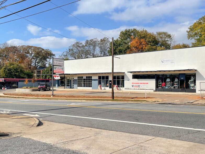 More Photos Of 700 Baxter St, Athens Freestanding For Lease