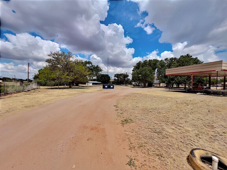 More Photos Of 14683 OK-44A, Lone Wolf Amusement Park For Sale