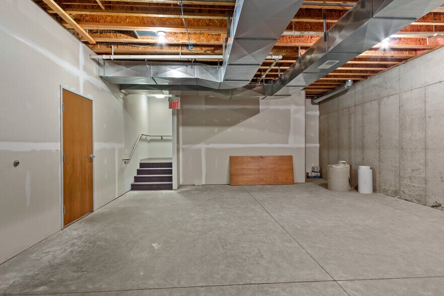 More Photos Of N6493 Valley Circle Rd, Plainfield Office For Sale