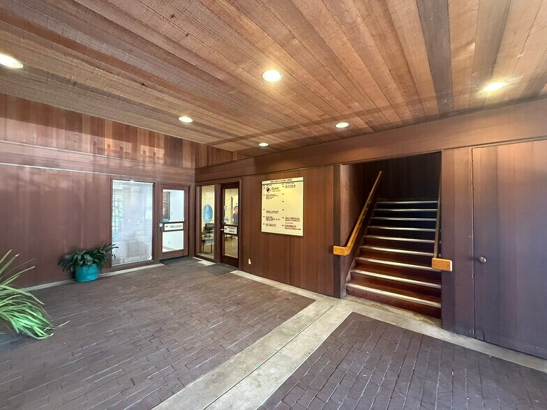 More Photos Of 1000 S Eliseo Dr, Greenbrae Medical For Lease
