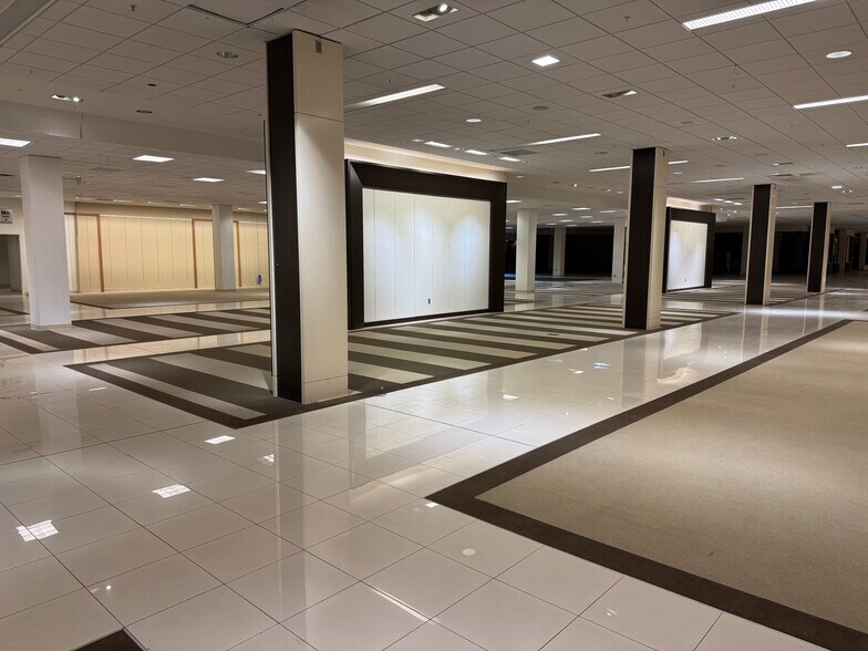 More Photos Of 1305-1401 W Esplanade Ave, Kenner Unknown For Lease