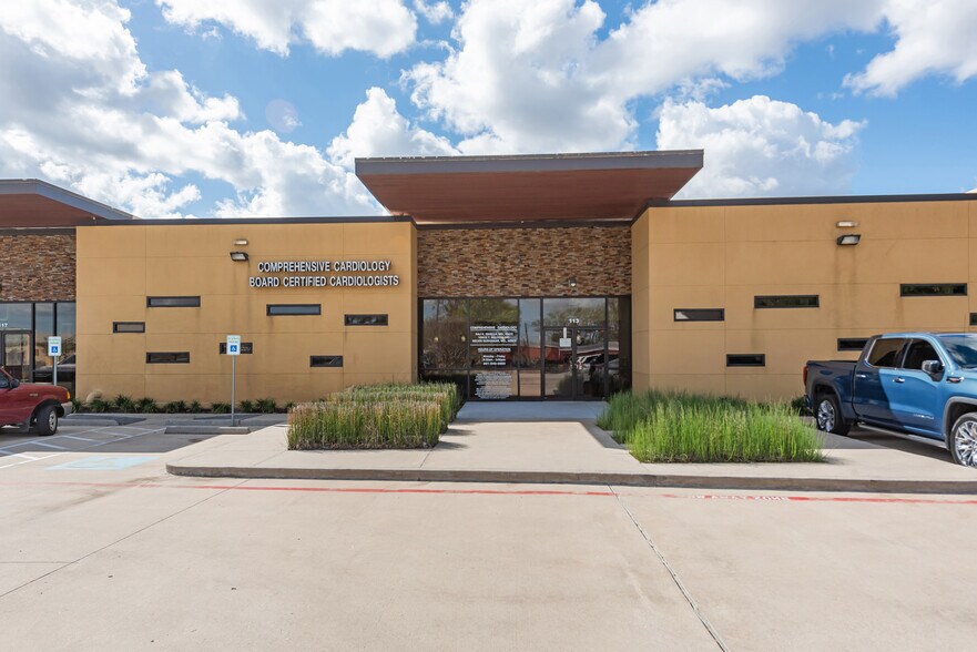 More Photos Of 107-113 Woodlawn Dr, Friendswood Medical For Lease