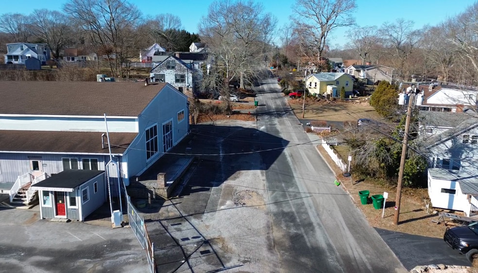 More Photos Of 45 Richards Grove Rd, Quaker Hill Service For Sale