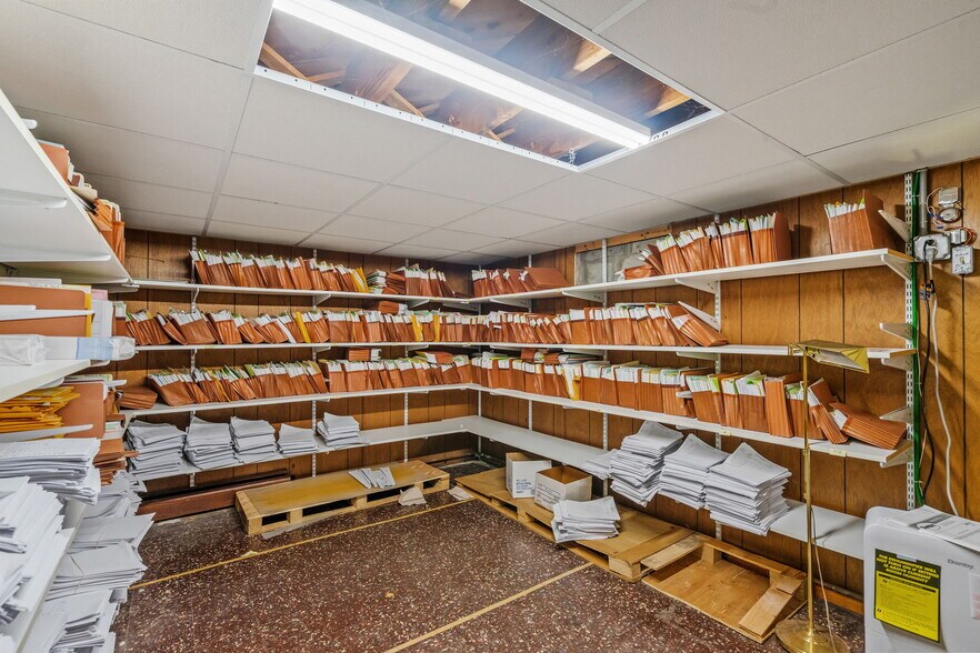 More Photos Of 235 Saratoga Rd, Schenectady Office For Sale